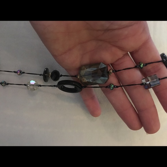 Stunning black and green beaded necklace - Picture 6 of 8